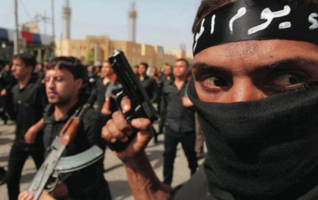 ИГИЛ заставляет воевать подростков, удерживая в заложниках их матерей