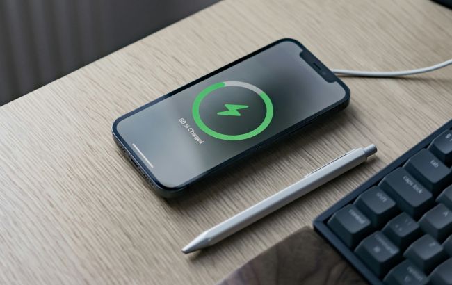 iOS 26 "з'їдає" батарею і гріє iPhone: Apple пояснила, що відбувається