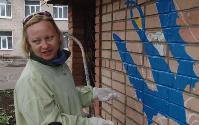 Тризуб і сонце: школярі Донеччини розмалювали автобусні зупинки