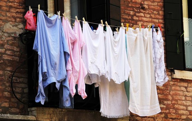 Как отстирать пятна от пота с одежды: самые простые способы