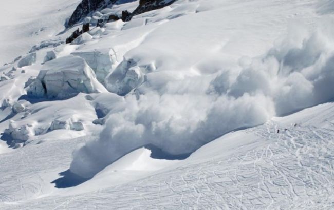 При сходе лавины на Эвересте погибли 65 альпинистов
