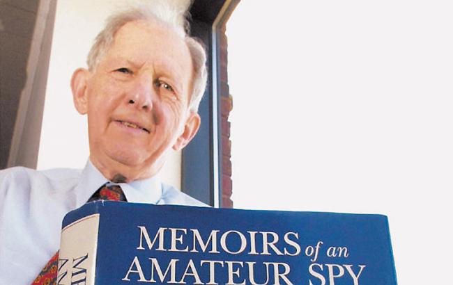 Помер перший шпигун часів холодної війни