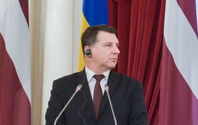 Президент Латвии завтра посетит линию разграничения на Донбассе