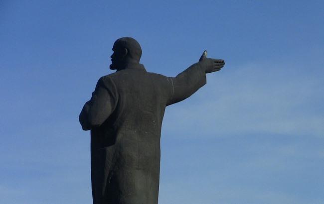 У Росії школярі розгромили пам'ятник Леніну