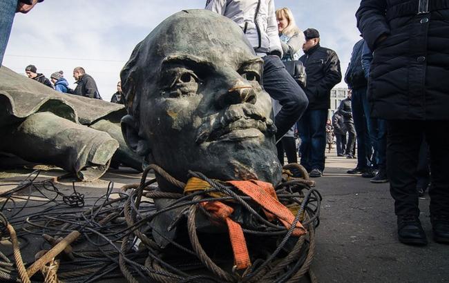 У Луганській обл. зруйнували ще 2 пам'ятники Леніну