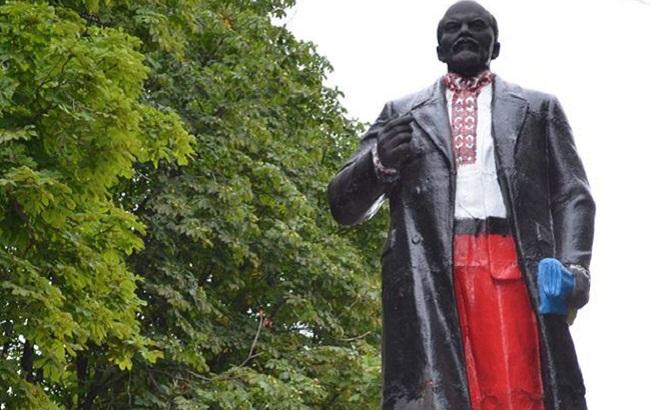 Пал один из последних памятников Ленину на Донбассе