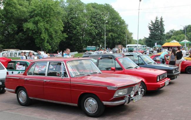 Во Львове стартует международный фестиваль уникальных старинных автомобилей