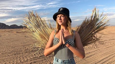 Сбылась мечта: длинноногая Никитюк посетила египетские пирамиды