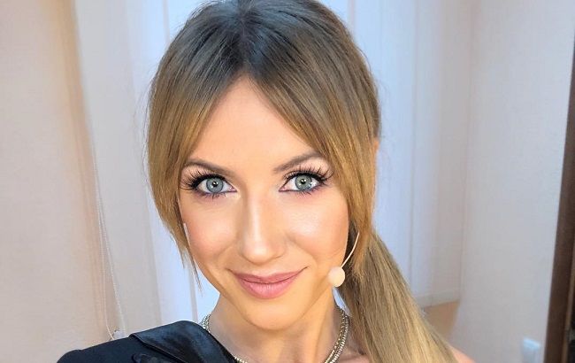 Вот это ножки: Леся Никитюк показала, как развлекается в пробках