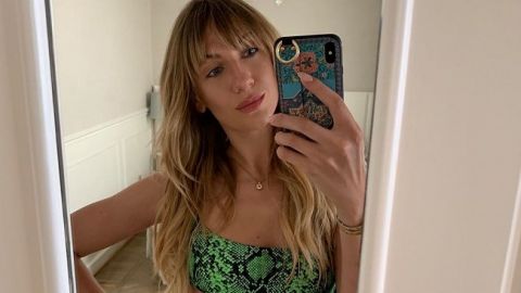 Блестящая Леся Никитюк засветила подтянутый животик в коротком топе