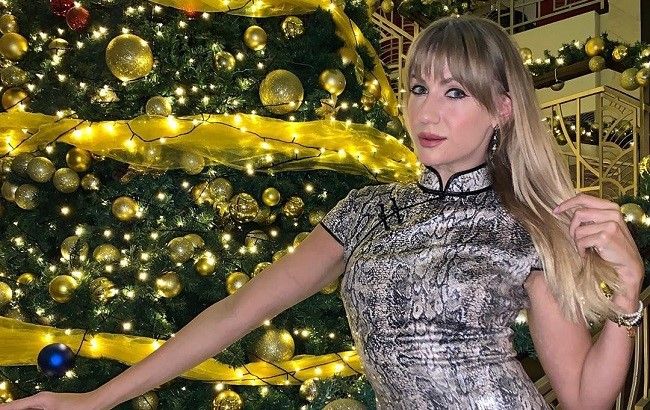 Одна нога уже в 2020: Леся Никитюк ошеломила трендовым новогодним нарядом