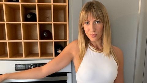 Молодая садовница: Леся Никитюк в пикантном наряде засветила округлые формы