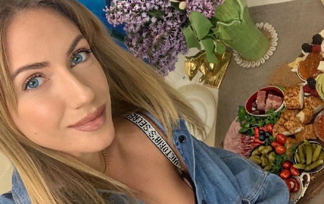 На стилі: Леся Нікітюк в облягаючих легінсах Versace за $625 похвалилася стрункими ніжками