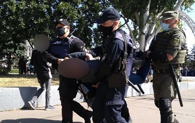 У Запоріжжі під час акції в натовп кинули петарди