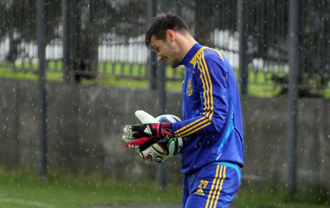 Гроза помешала сборной Украины провести первую тренировку во Франции