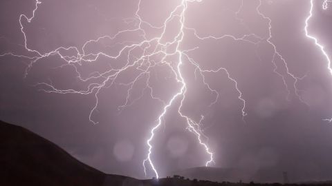 Часть Украины затянет грозами со шквалами до 20 м/с: какие регионы под ударом