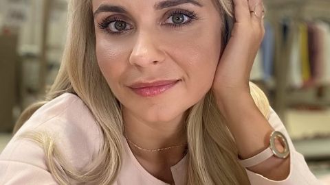 Шикарна: Лілія Ребрик в яскраво-червоному костюмі захопила шанувальників вишуканою красою