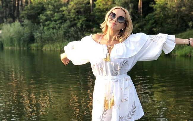 "Передаю вміння": Лілія Ребрик з донькою захопили розтяжкою на барвистих фото