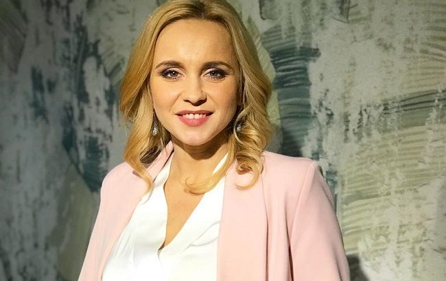 Женщина-весна: Лилия Ребрик в эффектном платье блеснула стройной фигуркой