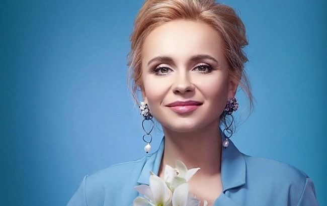 "Украинская красавица": Лилия Ребрик заворожила точеной фигурой в облегающем платье