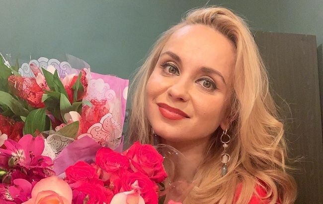 "Наша Мерилін Монро": Лілія Ребрик в ефектній сукні похвалилася стрункими ніжками