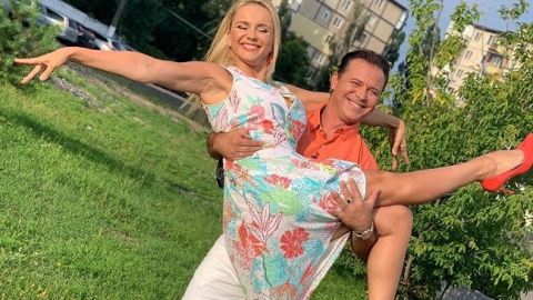 Пристрасна Лілія Ребрик в міні розбурхала гарячим танцем з чоловіком