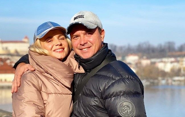 Семья на карантине: Лилия Ребрик умилила сеть нежным фото с мужем и дочками