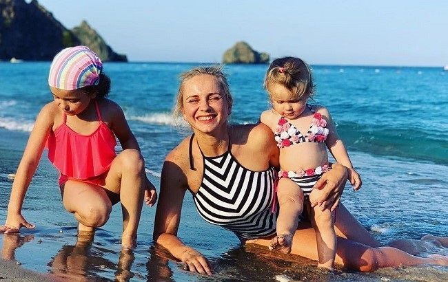 Три принцеси: Лілія Ребрик захопила мережу стильним фотосетом з доньками-красунями