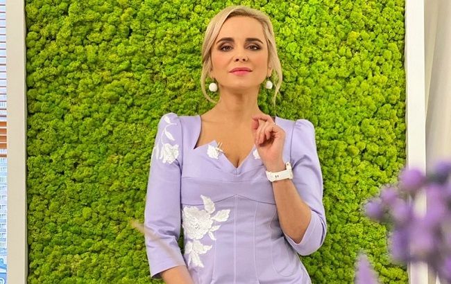 Художник так бачить: Лілія Ребрик з дочками готується до Великодня на карантині