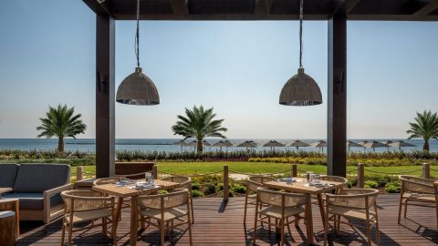 Прогулки по смс и штраф за танцы: стали известны неожиданные детали отдыха на Кипре