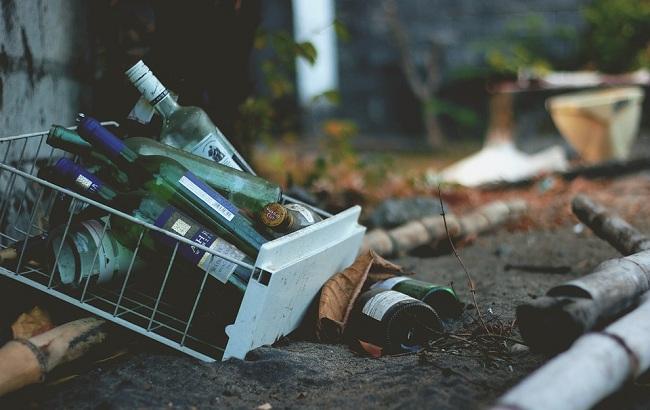 "Равнодушие подростков и взрослых шокирует": на тротуаре нашли неподвижно лежащую пьяную девочку