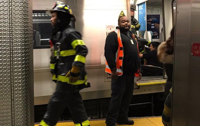 В Нью-Йорке поезд сошел с рельсов, есть пострадавшие