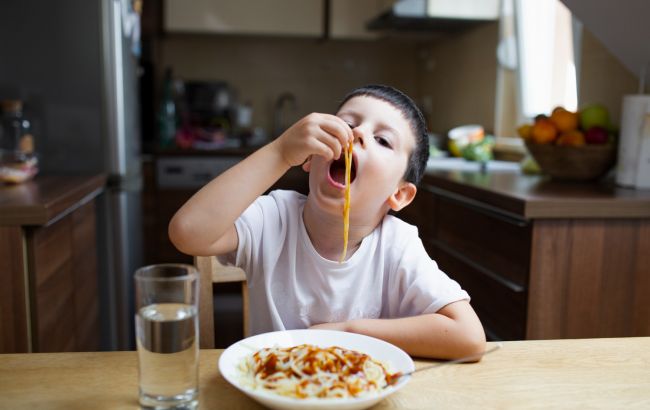 Чи обов'язково малюкам купувати макарони з маркуванням "для дітей": це важливо знати