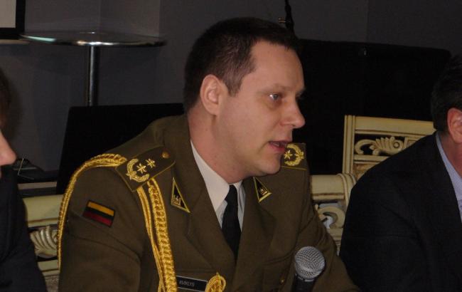 На лікування до Литви щомісяця відбувають 4-5 українських військових, - аташе