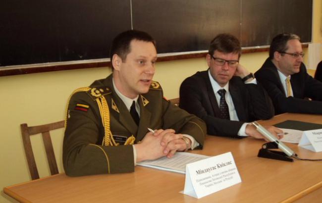 Литва научит украинских военных английскому