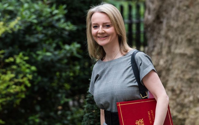 Великобританія хоче повністю відключити Росію від SWIFT