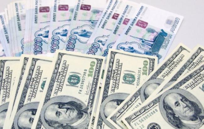 Биржевой курс доллара в РФ впервые за полгода превысил 68 руб