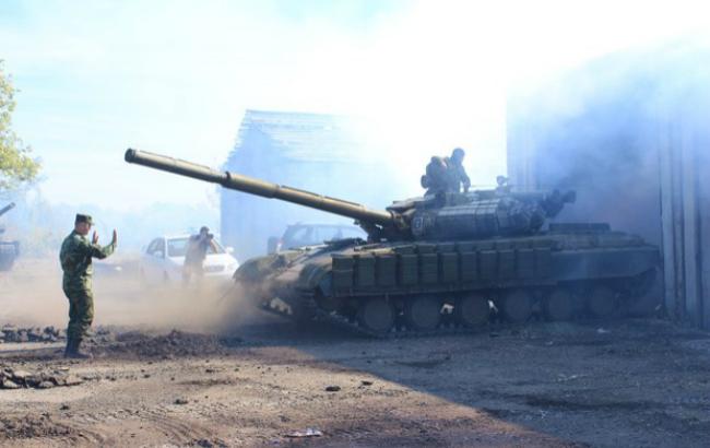 ЛНР сообщила об отводе от линии соприкосновения более 50 танков