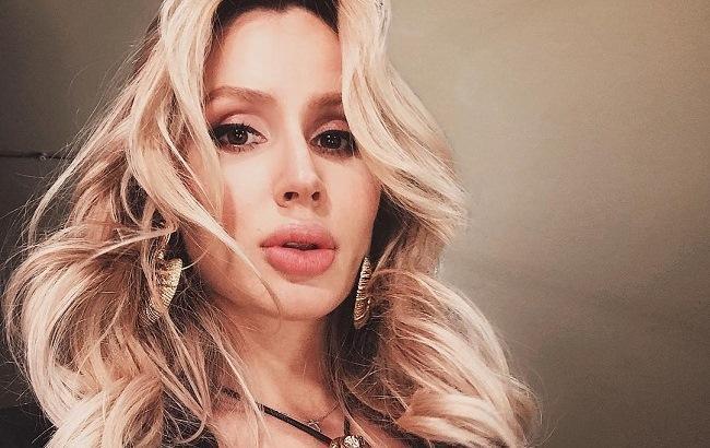 Черная одежда и очки: Лобода показала, как "готовит шоу" (видео)