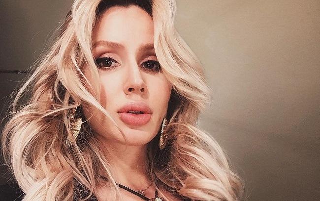 "Все больше походит на Шер": поклонники раскритиковали новое фото Светланы Лободы