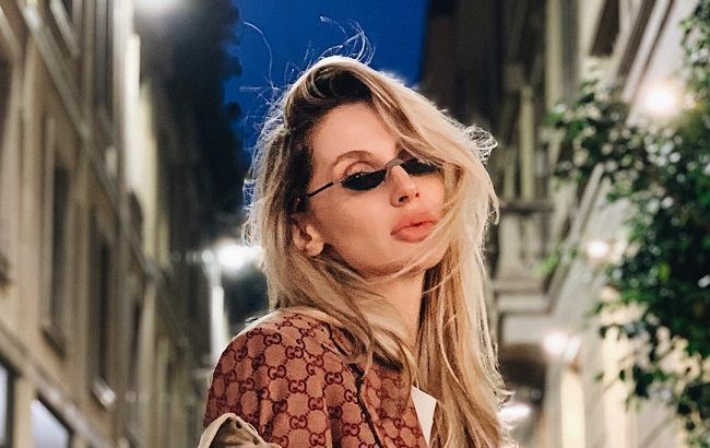 Еще бы на купол залезла: Лобода в белье устроила разминку на балконе римского отеля