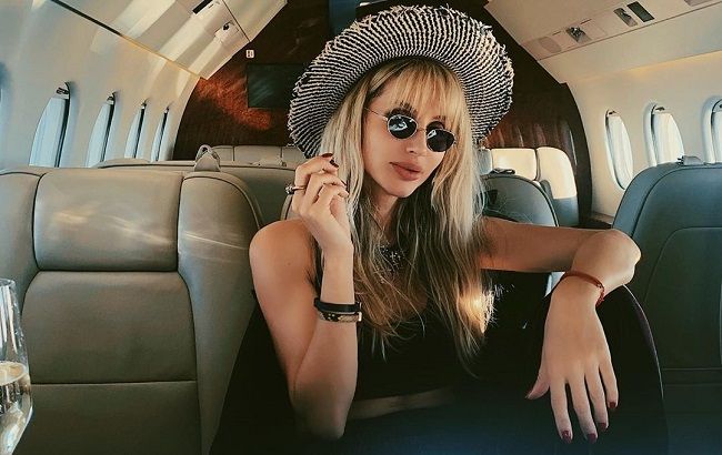 "Волочкова відпочиває": Лобода в Туреччині граціозно сіла на шпагат