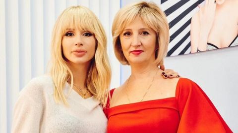 Какие все красивые: Светлана Лобода показала редкое фото с мамой и сестрой