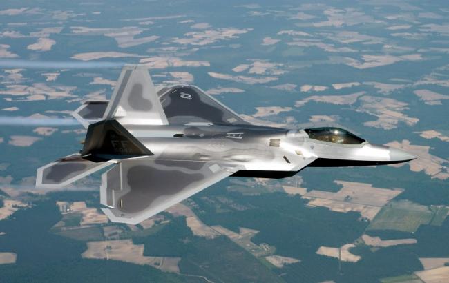США передали винищувачі F-22 в Європу для стримування Росії