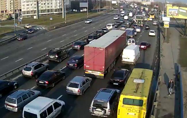 В Киеве из-за ДТП на Московском мосту образовалась многокилометровая пробка