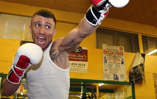 Боксер Ломаченко спародировал бойца смешанного стиля