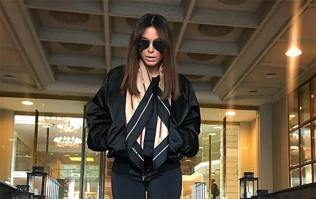 "Похожа на продажную женщину": поклонники раскритиковали сценический костюм Ани Лорак