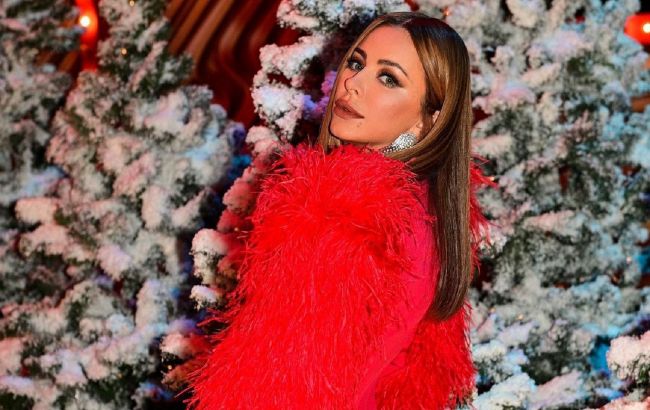 Располневшая Ани Лорак снова отфотошопила себя, чтобы выглядеть стройнее