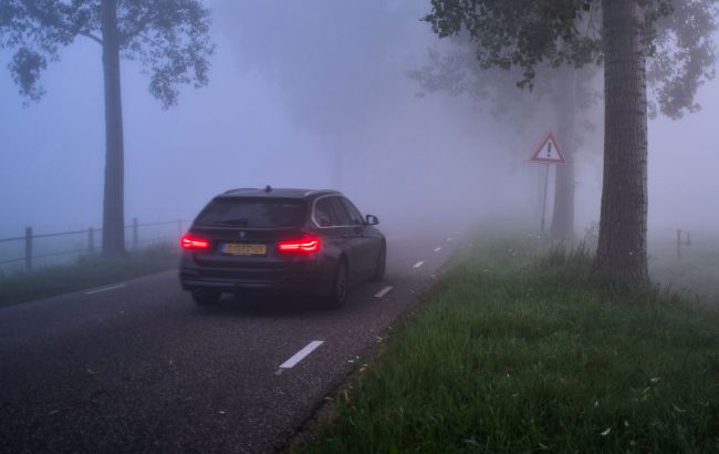 3 скрытые опасности тумана на дороге, которые заставят вас отменить поездку