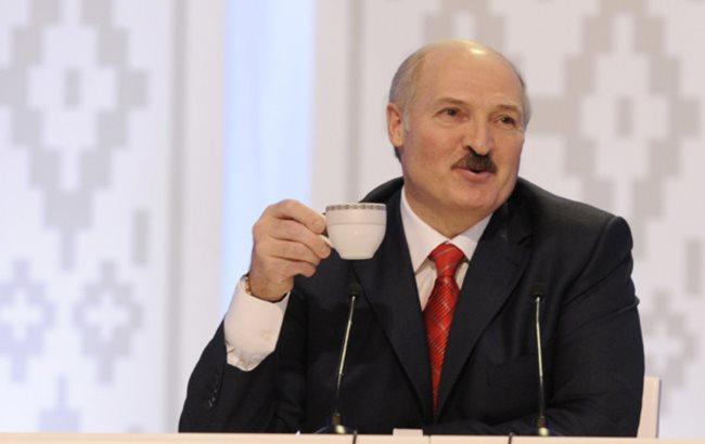 Соцсети удивились способу Лукашенко повысить зарплату